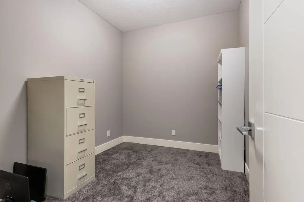 109 Kinniburgh Bay Chestermere AB T1X0M2