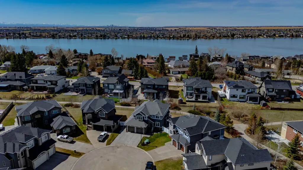 109 Kinniburgh Bay Chestermere AB T1X0M2