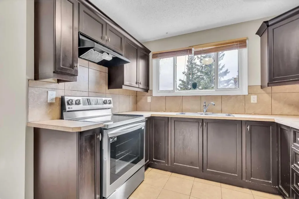 87 Castleglen Road NE Calgary AB T3J 1P2