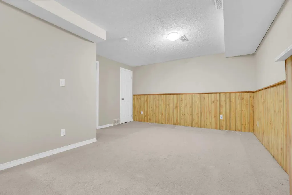 87 Castleglen Road NE Calgary AB T3J 1P2