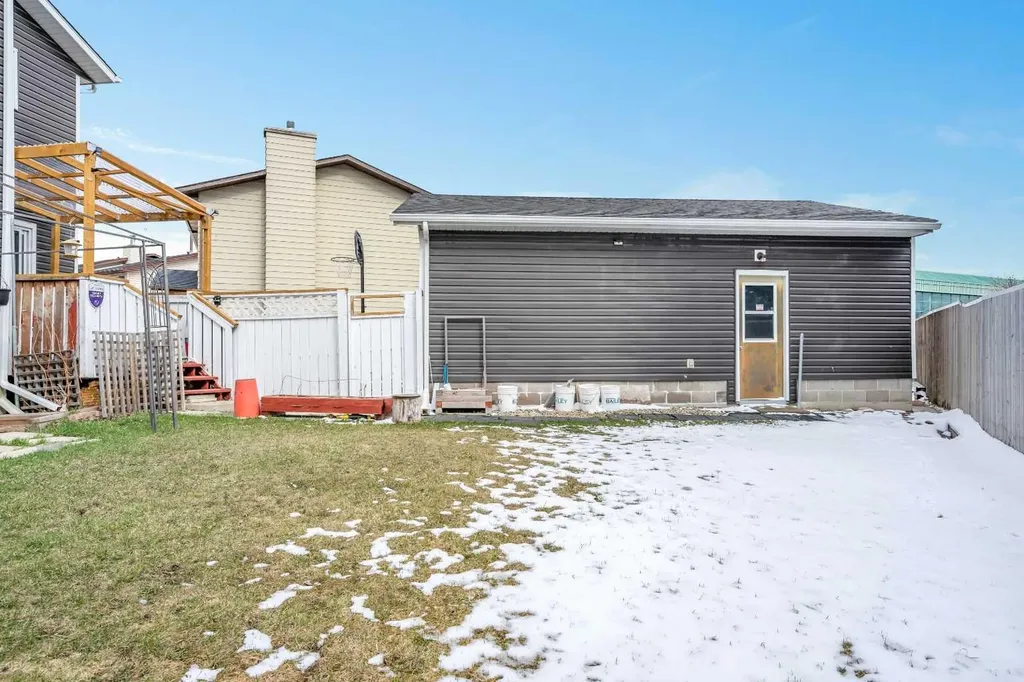 87 Castleglen Road NE Calgary AB T3J 1P2