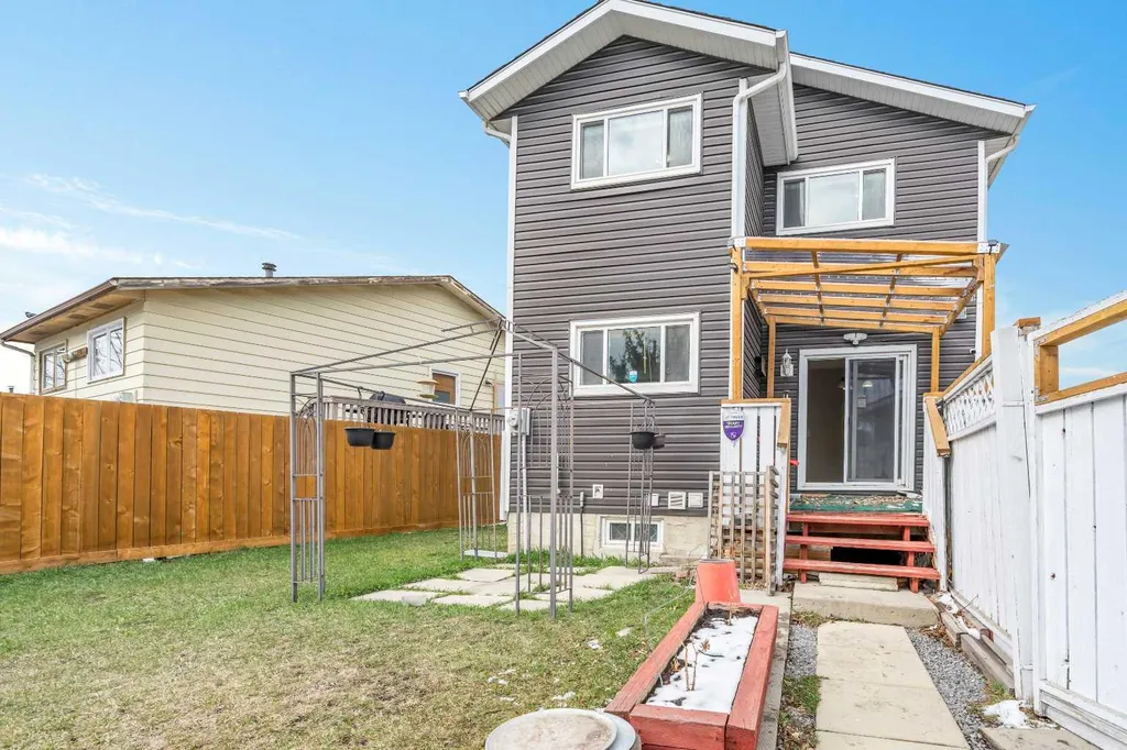 87 Castleglen Road NE Calgary AB T3J 1P2