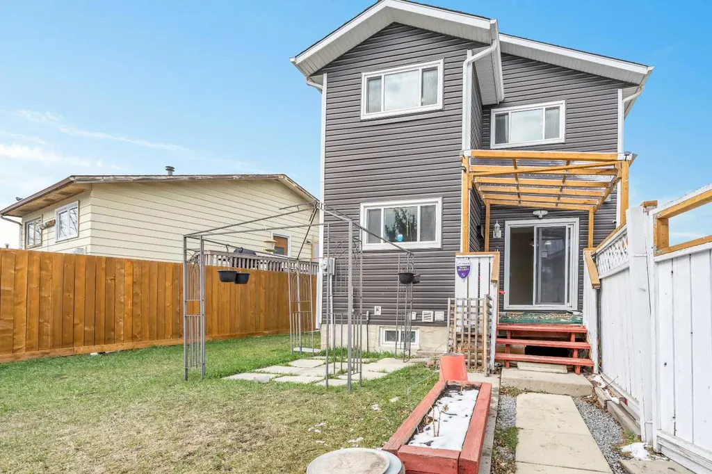 87 Castleglen Road NE Calgary AB T3J 1P2