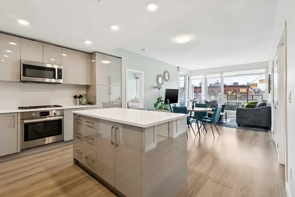 301 10 Street NW Calgary AB T2N 1V5