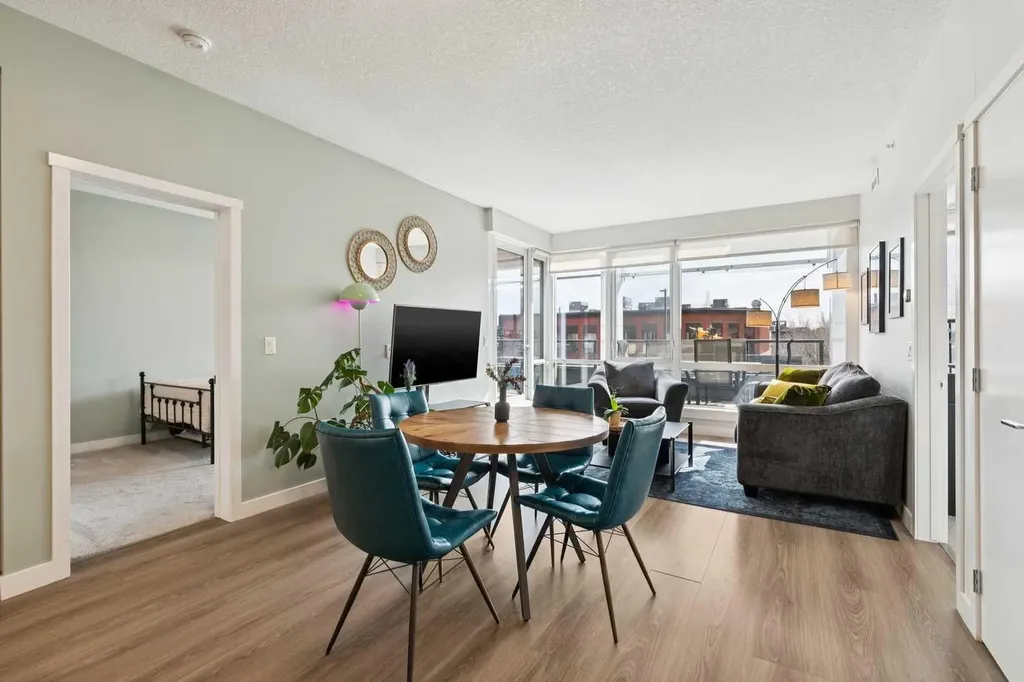 301 10 Street NW Calgary AB T2N 1V5