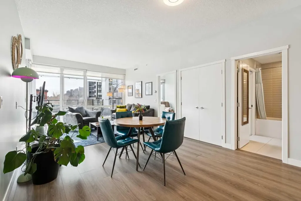 301 10 Street NW Calgary AB T2N 1V5