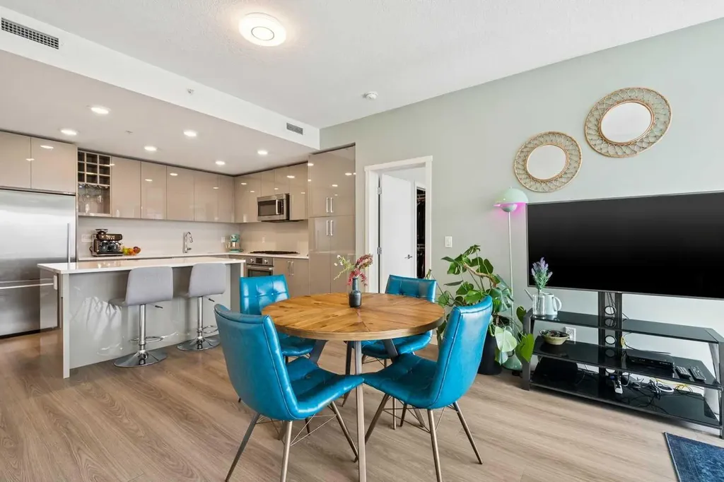 301 10 Street NW Calgary AB T2N 1V5
