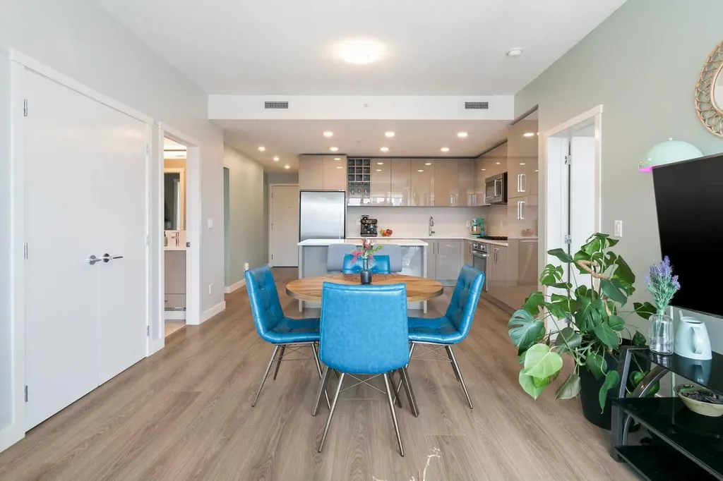301 10 Street NW Calgary AB T2N 1V5