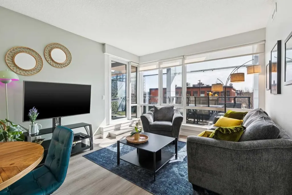 301 10 Street NW Calgary AB T2N 1V5
