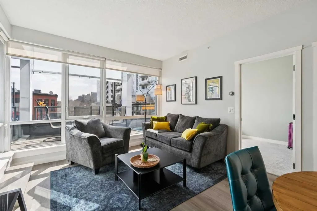 301 10 Street NW Calgary AB T2N 1V5