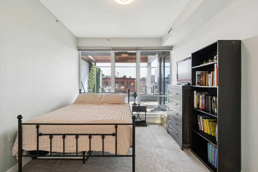 301 10 Street NW Calgary AB T2N 1V5