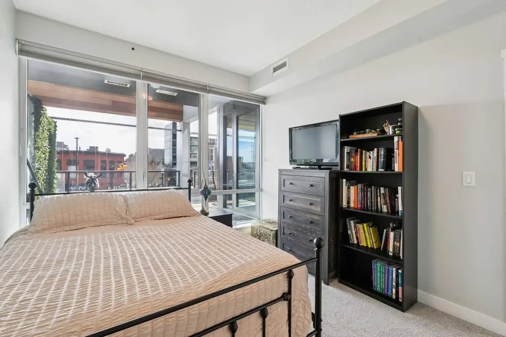 301 10 Street NW Calgary AB T2N 1V5