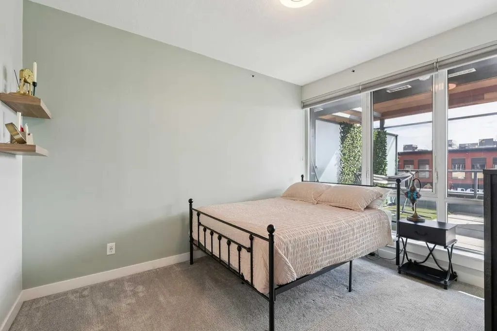 301 10 Street NW Calgary AB T2N 1V5