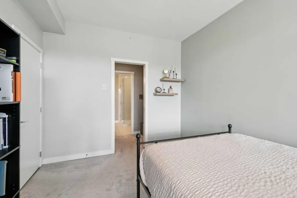 301 10 Street NW Calgary AB T2N 1V5
