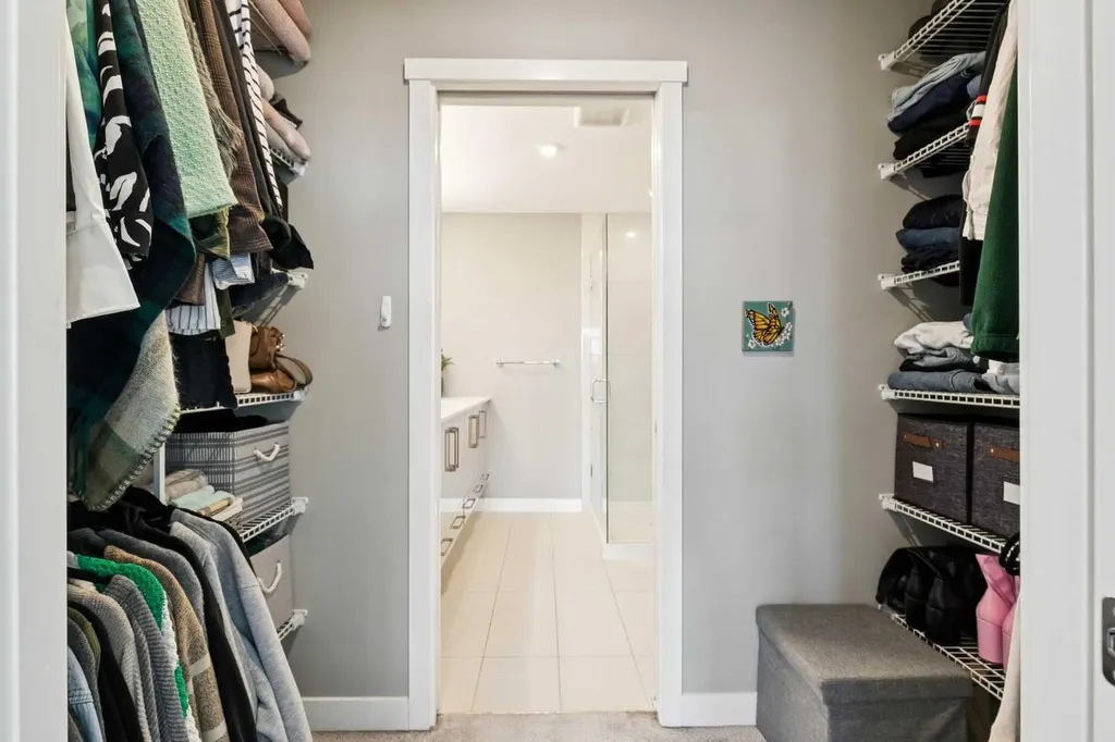 301 10 Street NW Calgary AB T2N 1V5
