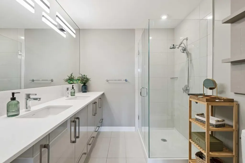 301 10 Street NW Calgary AB T2N 1V5