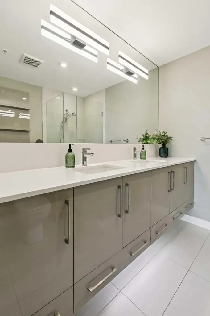 301 10 Street NW Calgary AB T2N 1V5