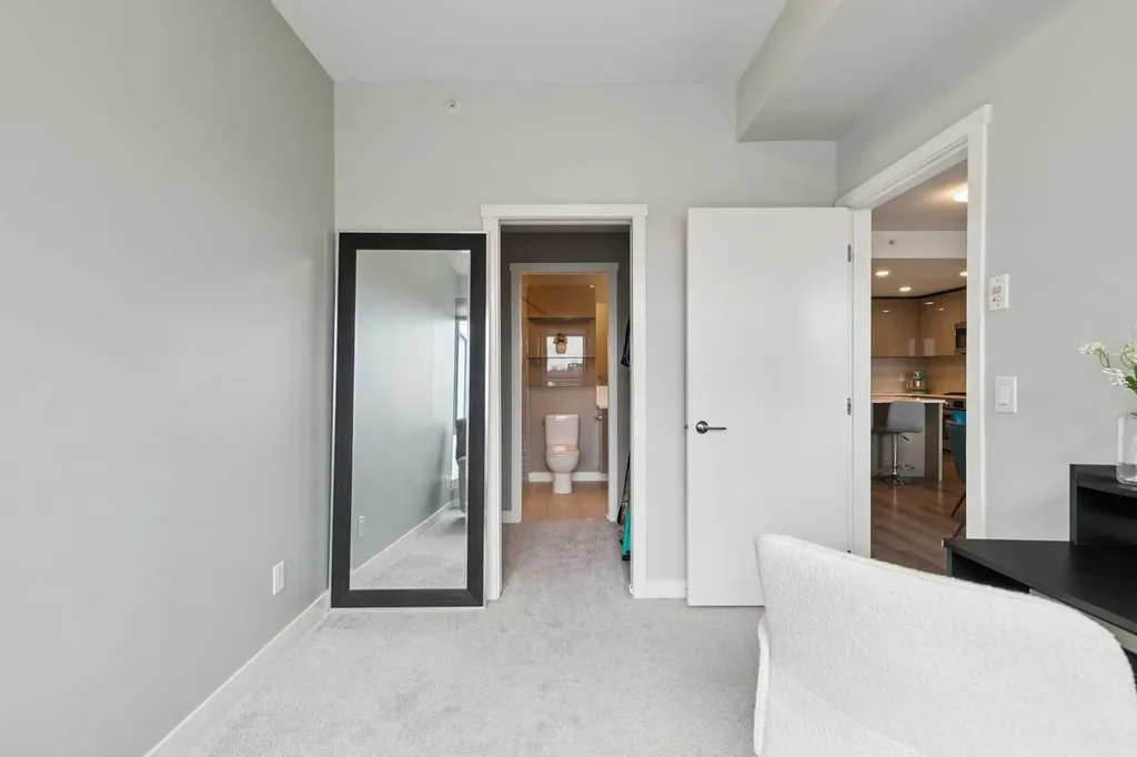 301 10 Street NW Calgary AB T2N 1V5