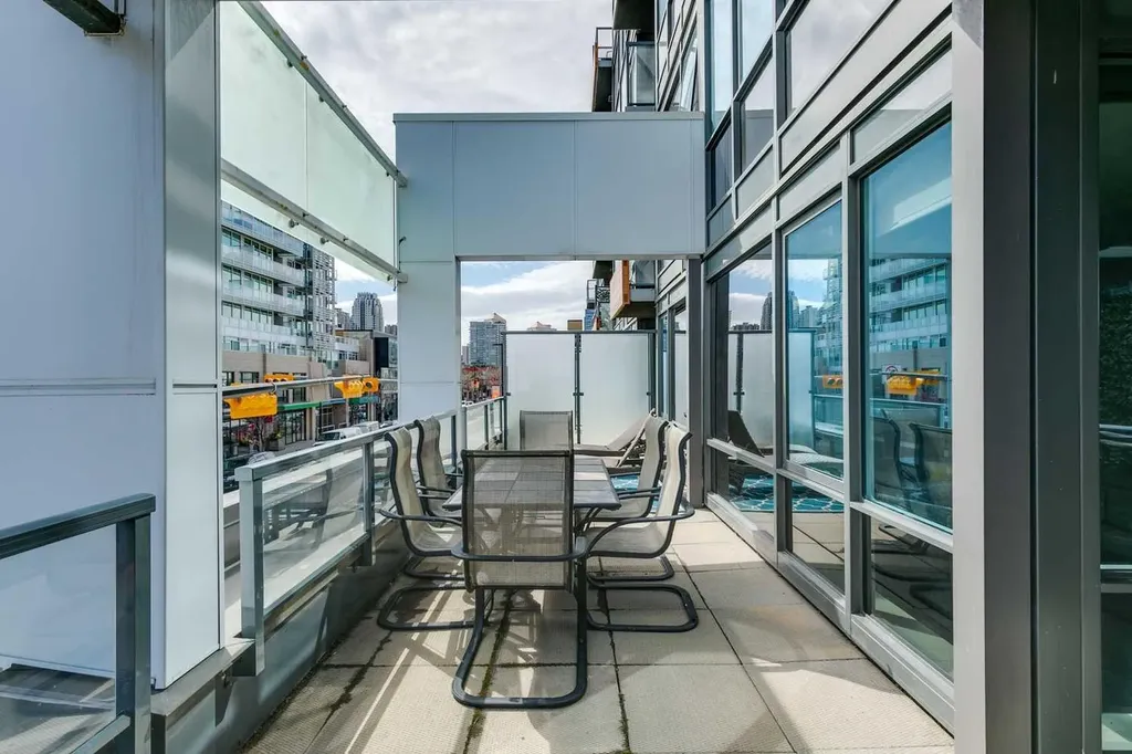 301 10 Street NW Calgary AB T2N 1V5
