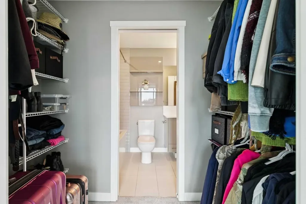 301 10 Street NW Calgary AB T2N 1V5