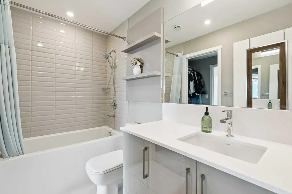 301 10 Street NW Calgary AB T2N 1V5