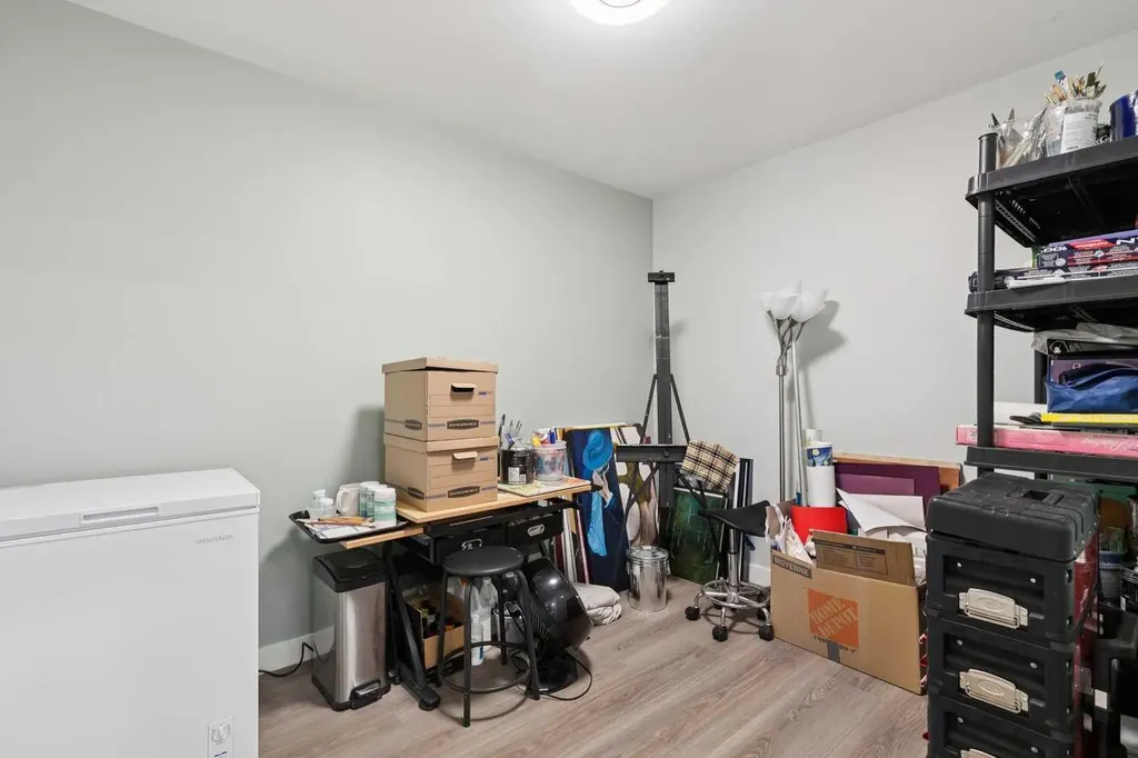 301 10 Street NW Calgary AB T2N 1V5