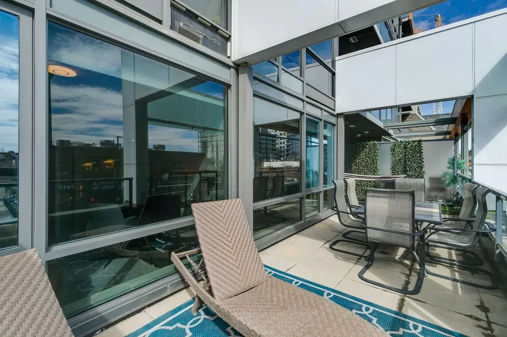 301 10 Street NW Calgary AB T2N 1V5