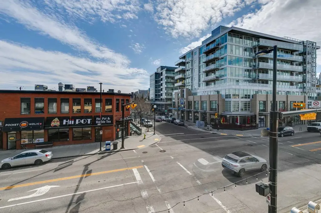 301 10 Street NW Calgary AB T2N 1V5
