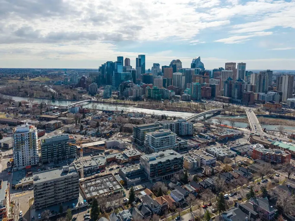 301 10 Street NW Calgary AB T2N 1V5