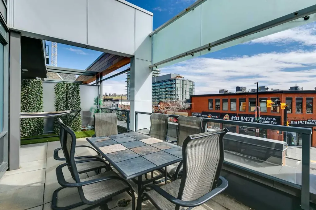 301 10 Street NW Calgary AB T2N 1V5