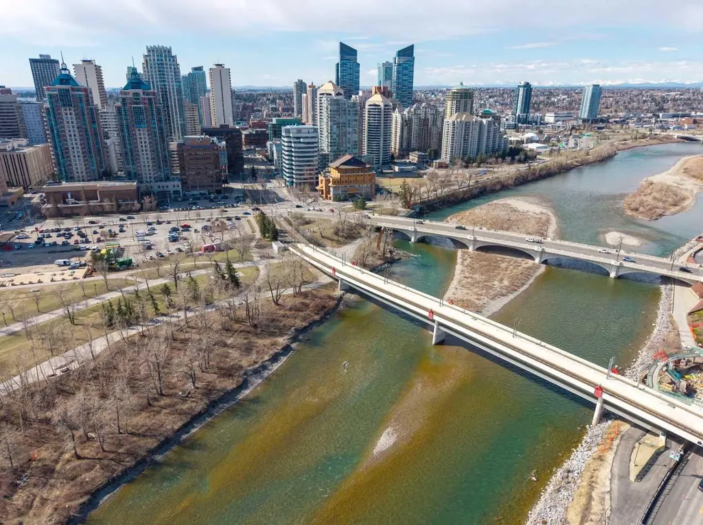 301 10 Street NW Calgary AB T2N 1V5