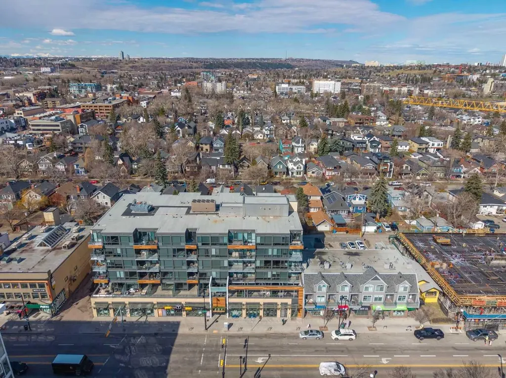 301 10 Street NW Calgary AB T2N 1V5