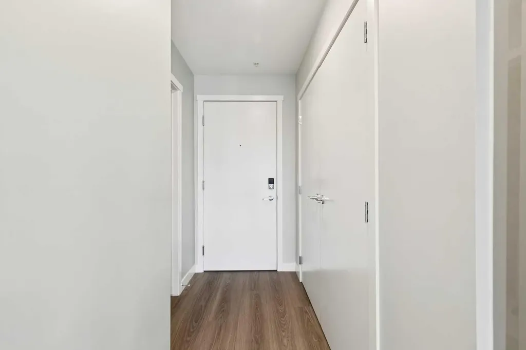 301 10 Street NW Calgary AB T2N 1V5