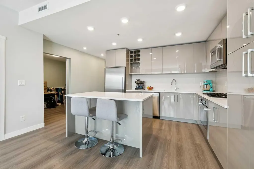 301 10 Street NW Calgary AB T2N 1V5