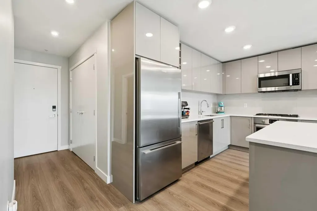 301 10 Street NW Calgary AB T2N 1V5