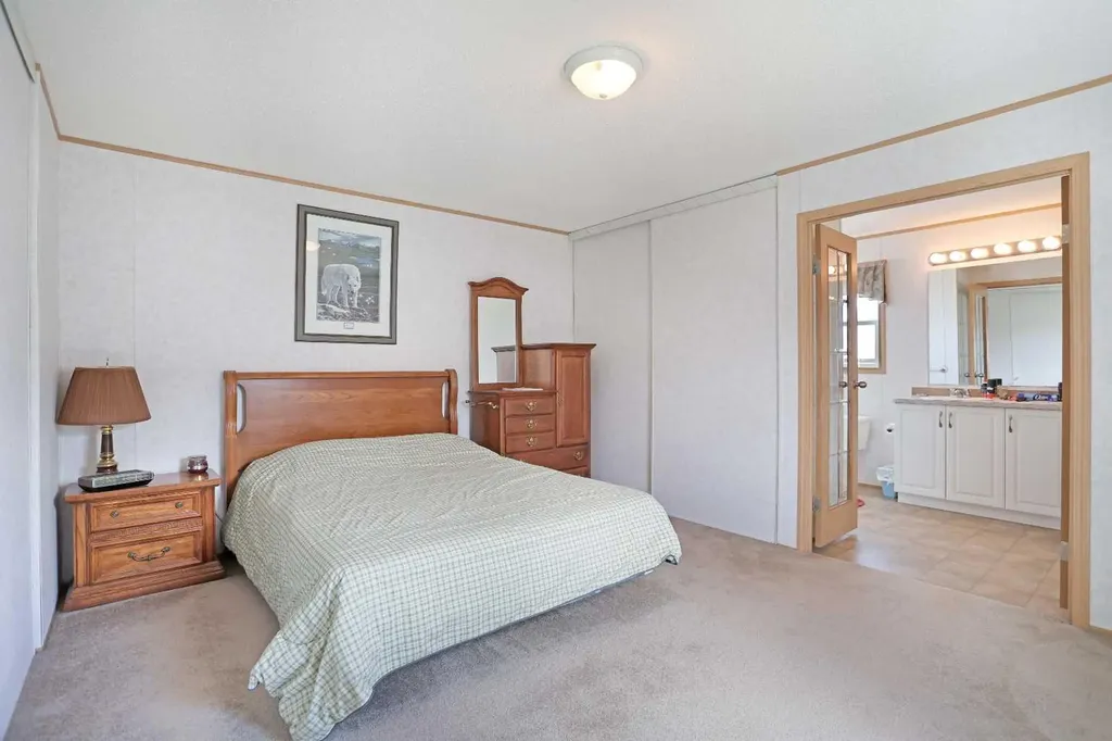 45 Meadowplace Crescent E Brooks AB T1R 0R5