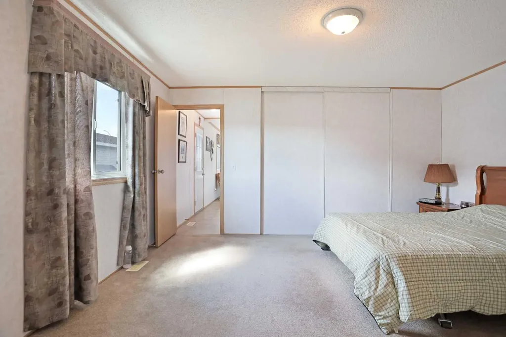 45 Meadowplace Crescent E Brooks AB T1R 0R5