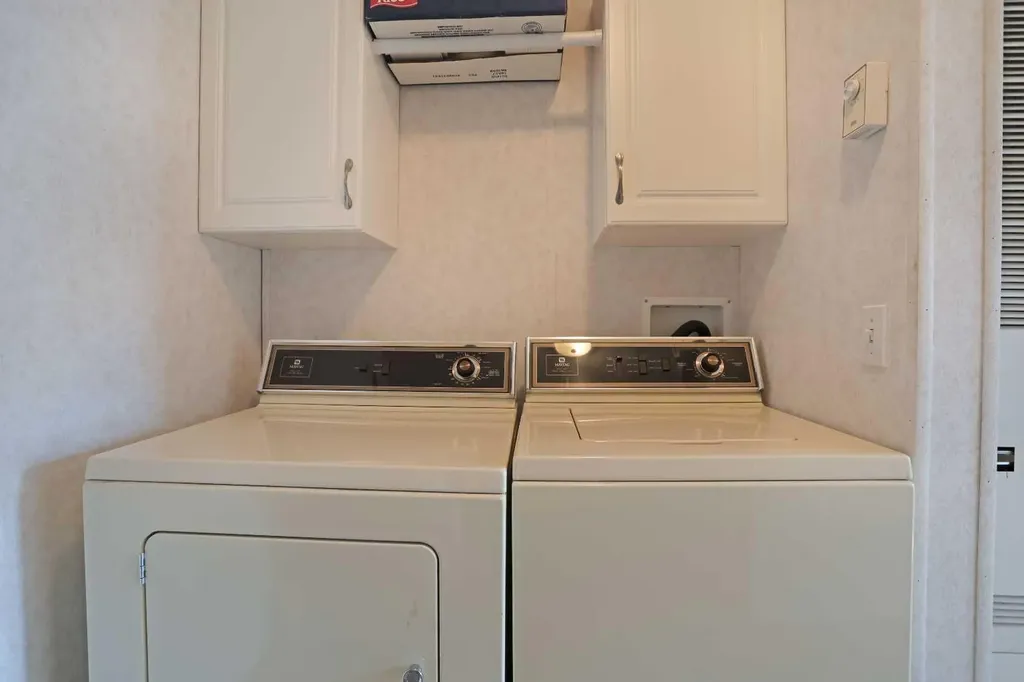 45 Meadowplace Crescent E Brooks AB T1R 0R5