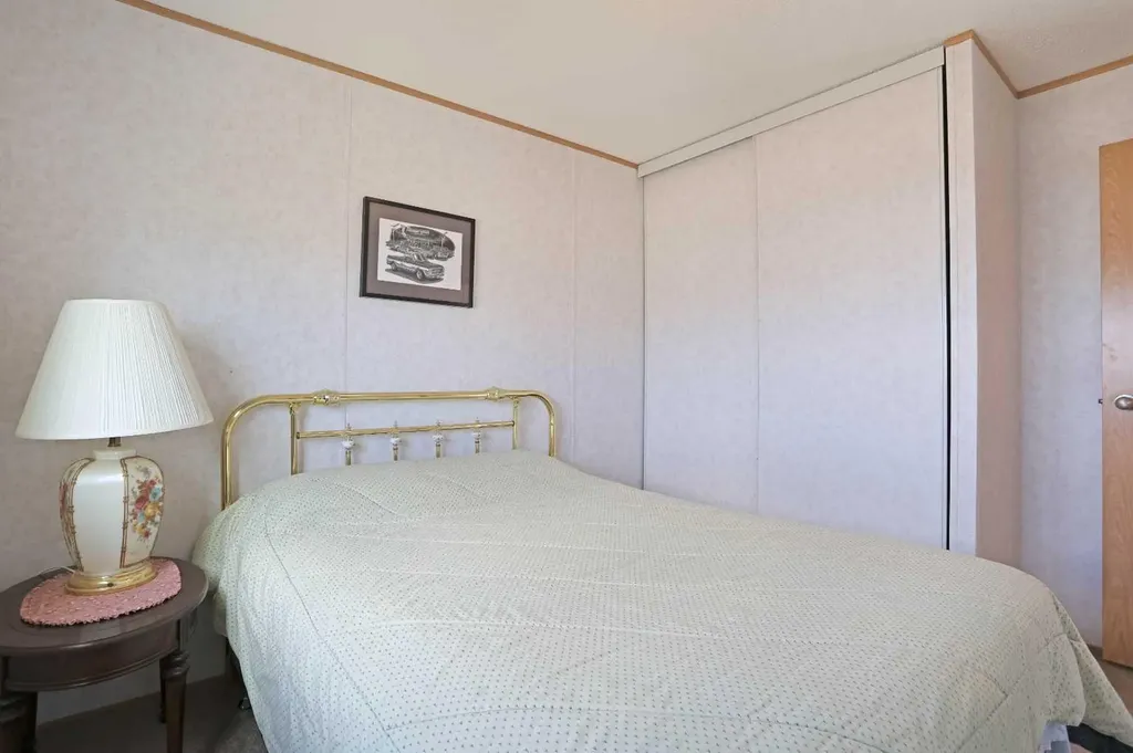 45 Meadowplace Crescent E Brooks AB T1R 0R5