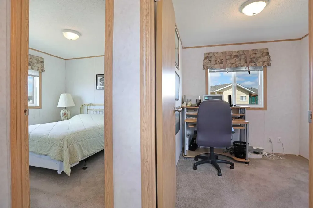 45 Meadowplace Crescent E Brooks AB T1R 0R5