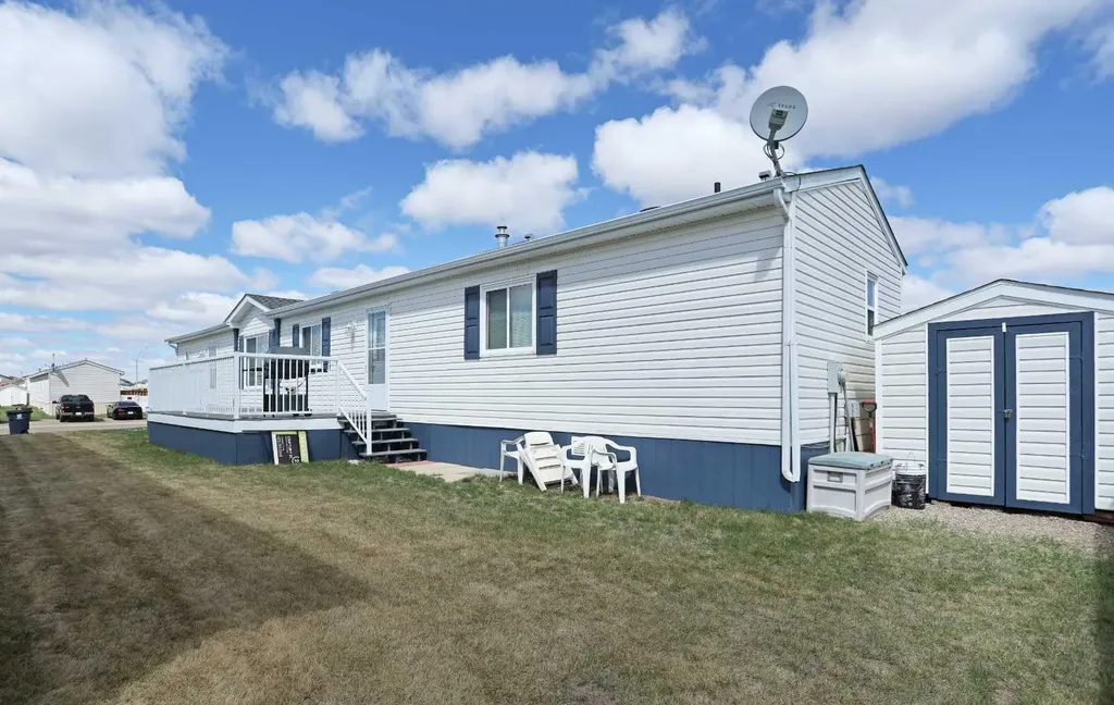 45 Meadowplace Crescent E Brooks AB T1R 0R5