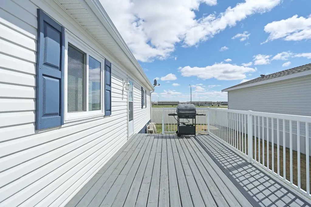 45 Meadowplace Crescent E Brooks AB T1R 0R5