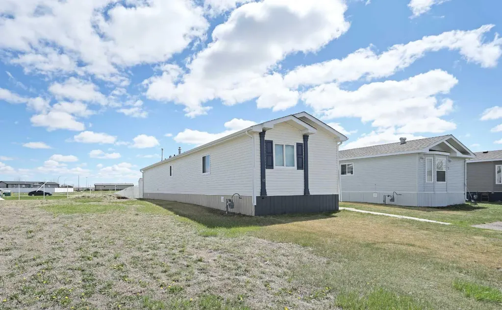 45 Meadowplace Crescent E Brooks AB T1R 0R5