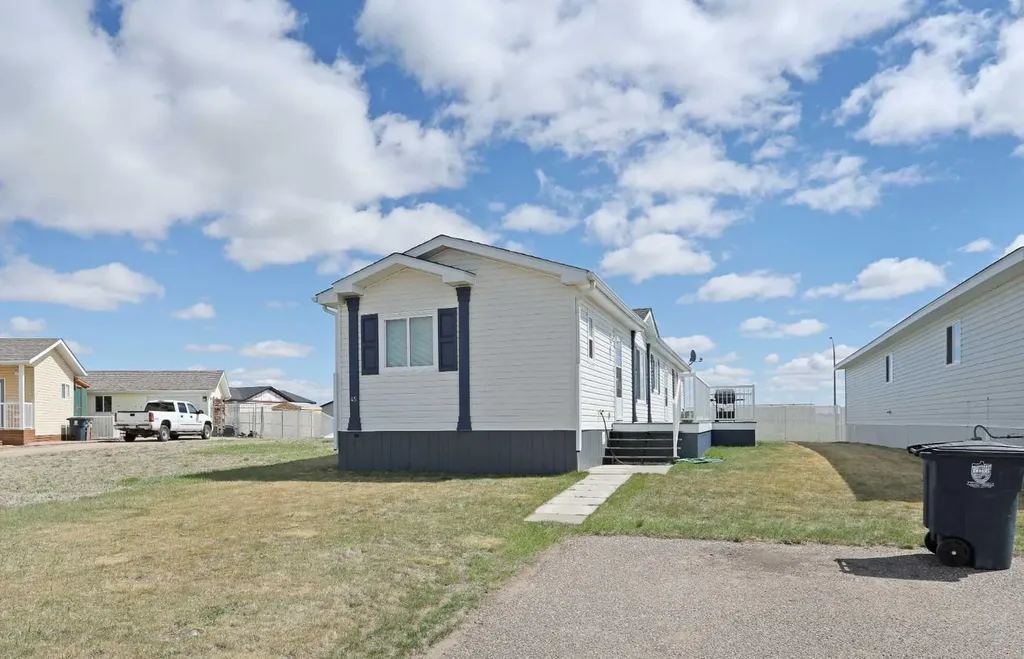 45 Meadowplace Crescent E Brooks AB T1R 0R5