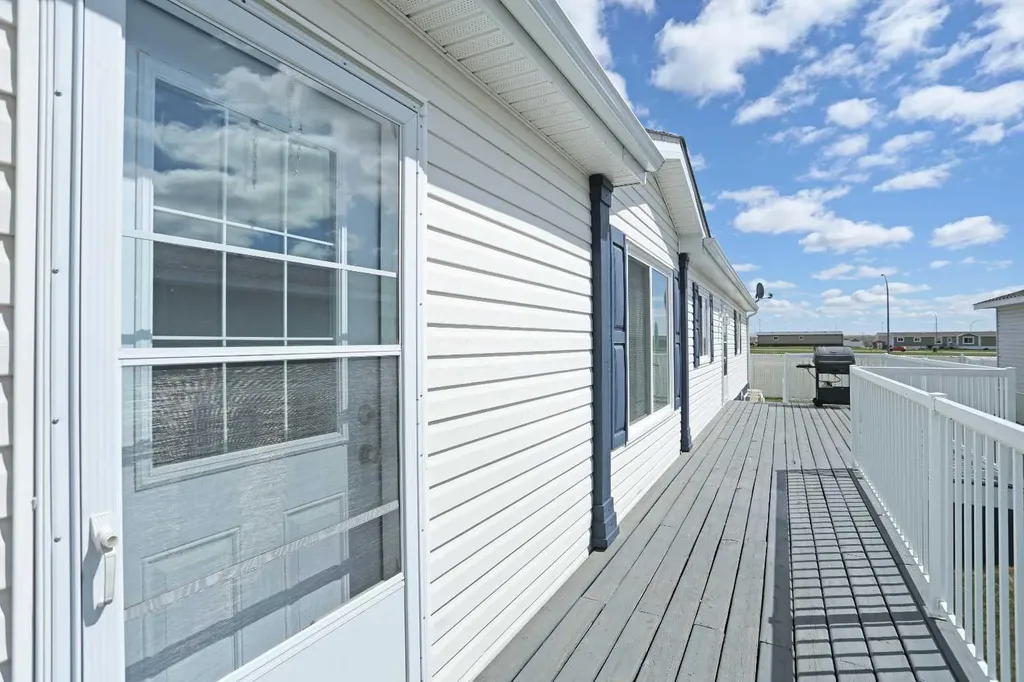 45 Meadowplace Crescent E Brooks AB T1R 0R5