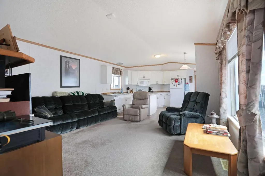 45 Meadowplace Crescent E Brooks AB T1R 0R5