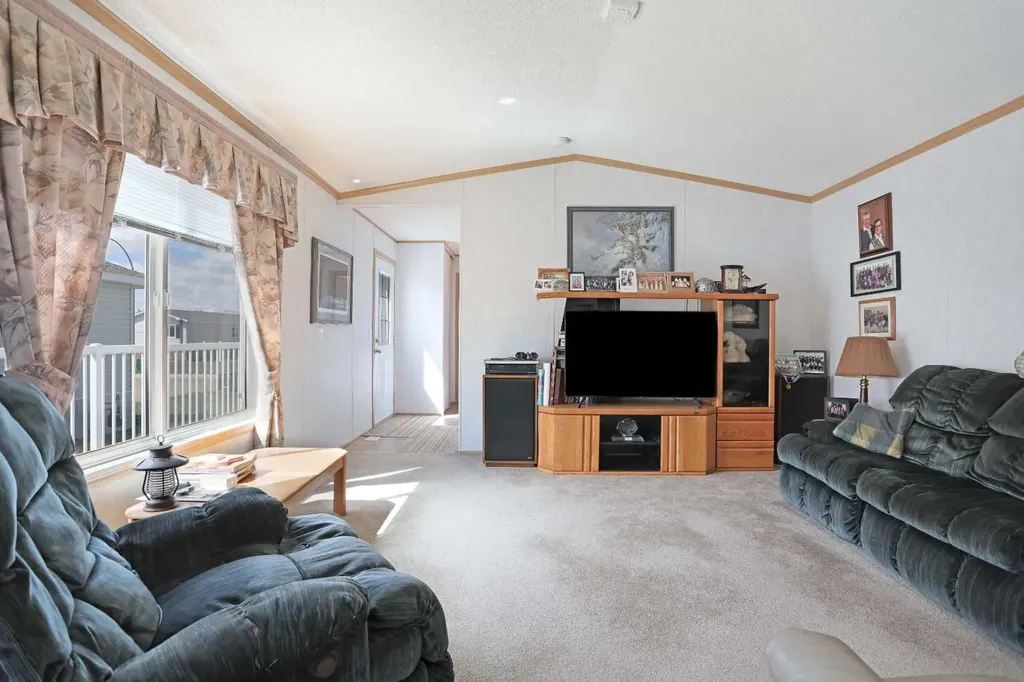 45 Meadowplace Crescent E Brooks AB T1R 0R5
