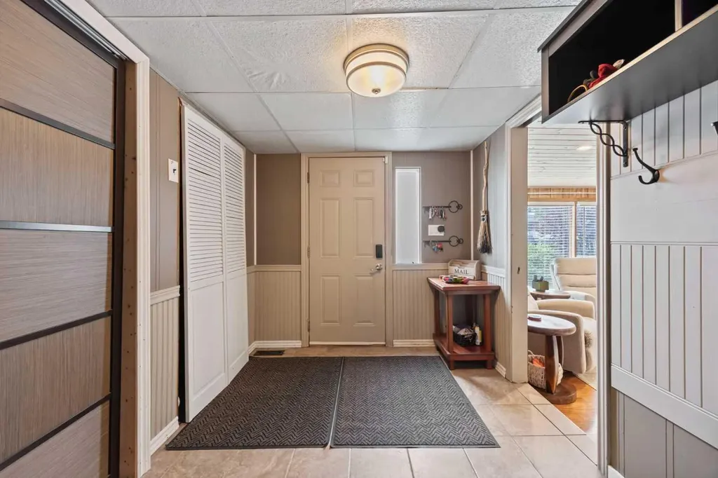 828 West Chestermere Chestermere AB T1X 1B6