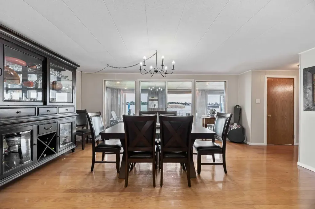 828 West Chestermere Chestermere AB T1X 1B6