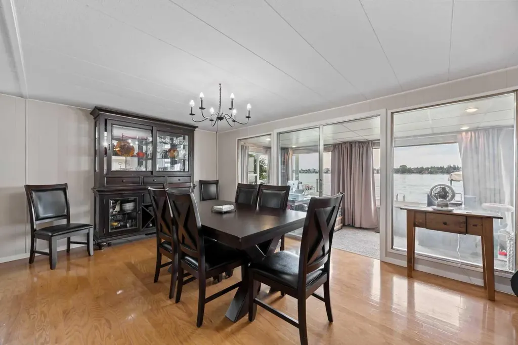 828 West Chestermere Chestermere AB T1X 1B6